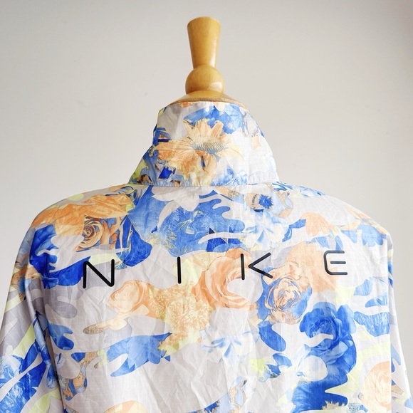 NIKE Women's Floral Cropped Windbreaker Jacket Medium - Picture 5 of 7